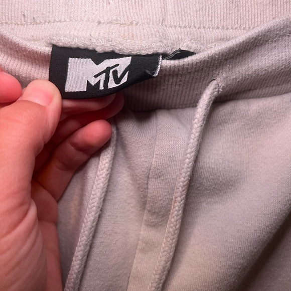 MTV Graphic Beige Shorts Men’s Size XL - Picture 7 of 7